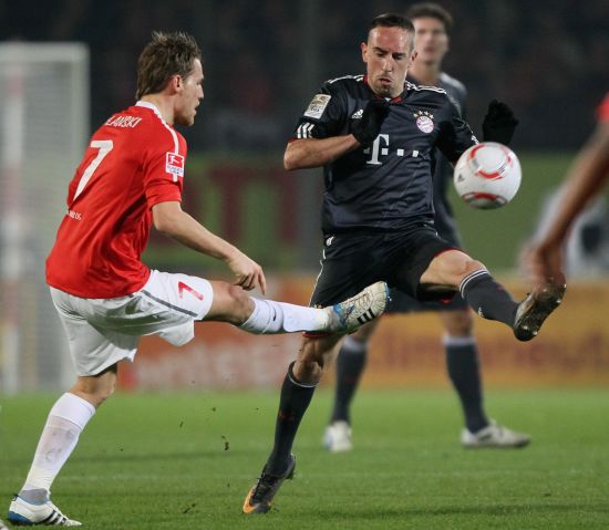 疑击中了曼 疑击中了曼